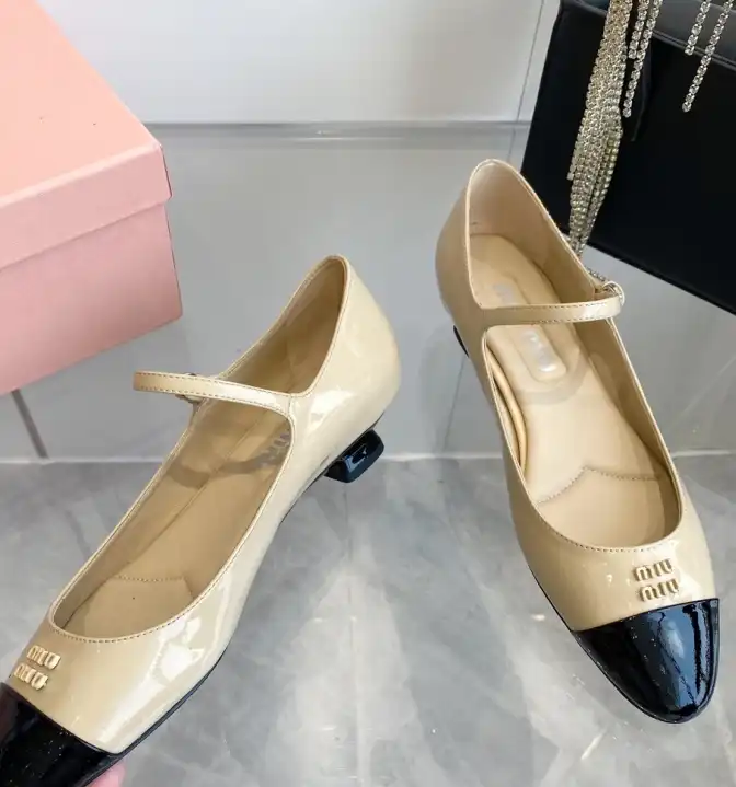 hype Miu Miu flat shoes