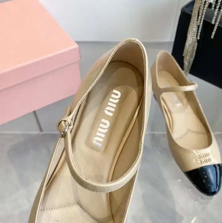 hype Miu Miu flat shoes