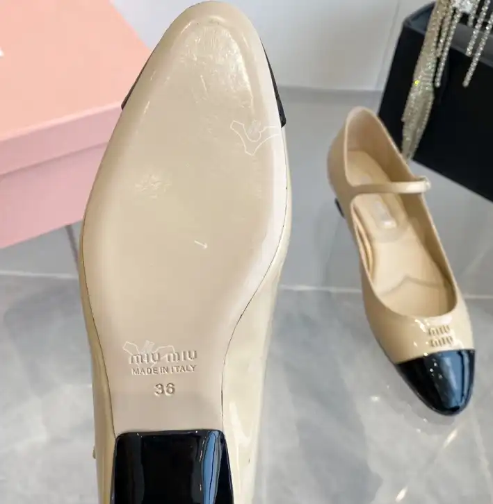 hype Miu Miu flat shoes