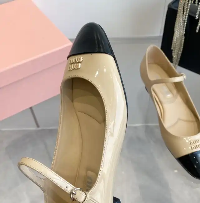 hype Miu Miu flat shoes