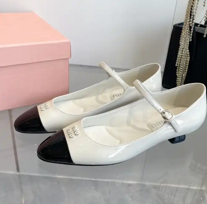 hype Miu Miu flat shoes