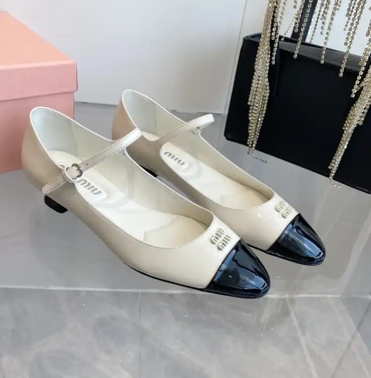 hype Miu Miu flat shoes