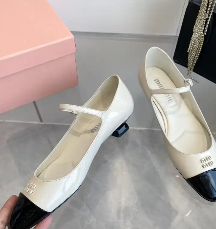 hype Miu Miu flat shoes