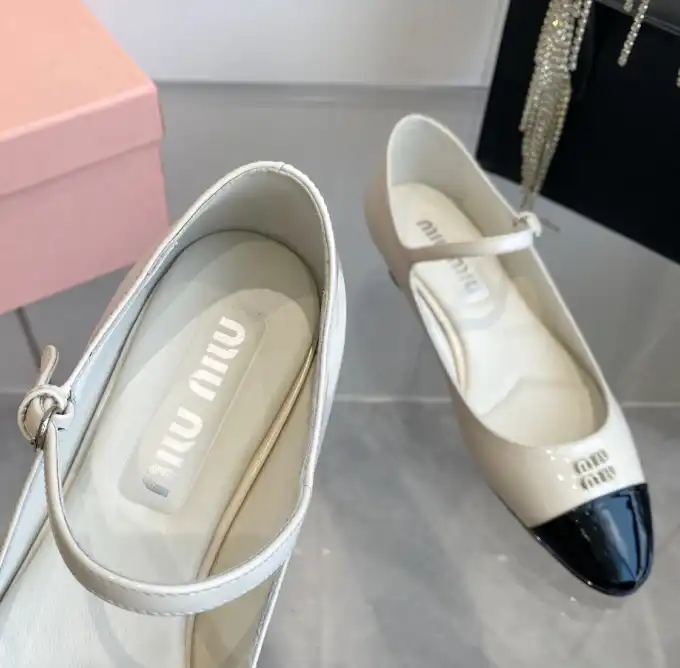 hype Miu Miu flat shoes