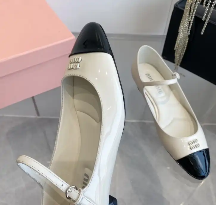 hype Miu Miu flat shoes