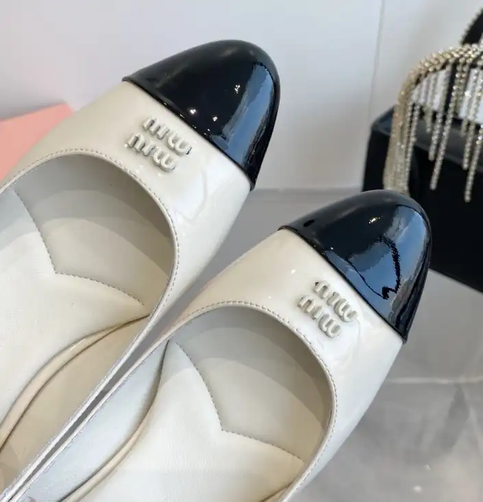 hype Miu Miu flat shoes