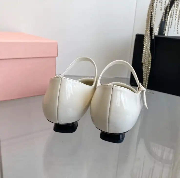 hype Miu Miu flat shoes