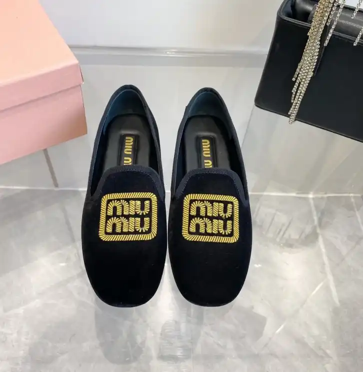 hype Miu Miu flat shoes