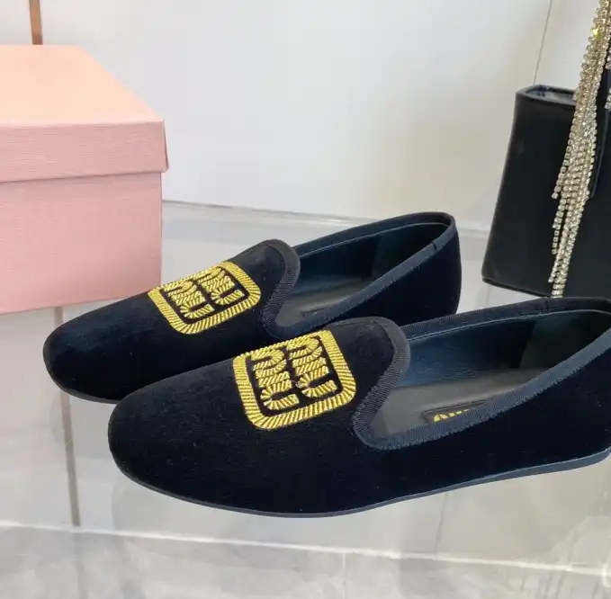 hype Miu Miu flat shoes