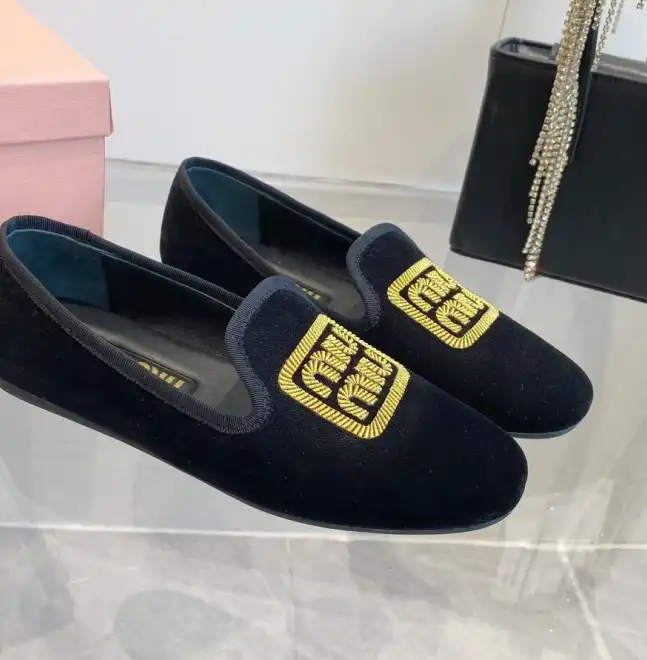 hype Miu Miu flat shoes