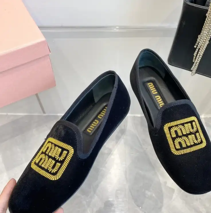 hype Miu Miu flat shoes