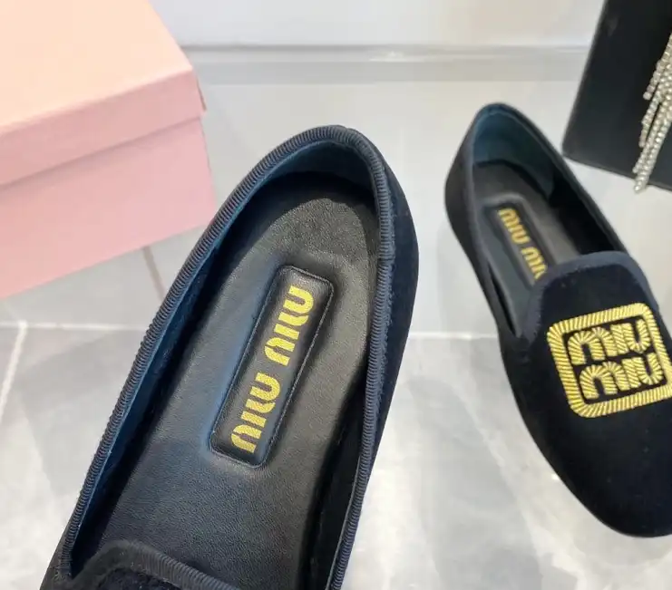 hype Miu Miu flat shoes