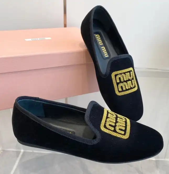 hype Miu Miu flat shoes