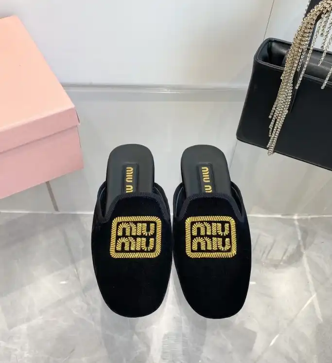 hype Miu Miu flat shoes