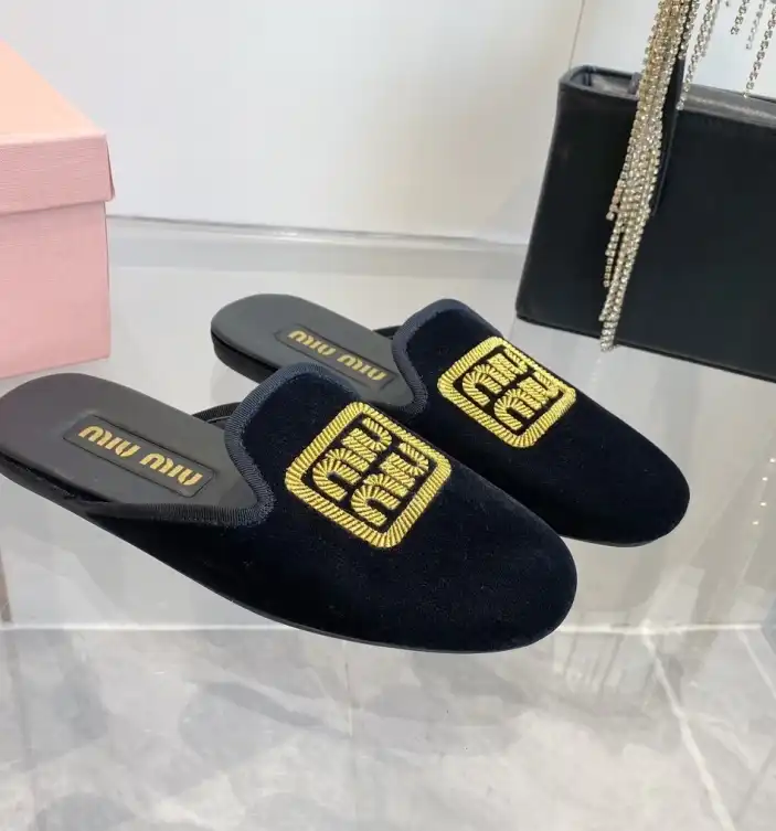 hype Miu Miu flat shoes