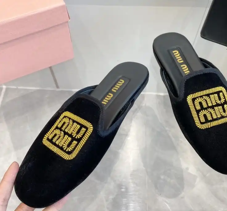 hype Miu Miu flat shoes