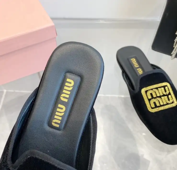 hype Miu Miu flat shoes