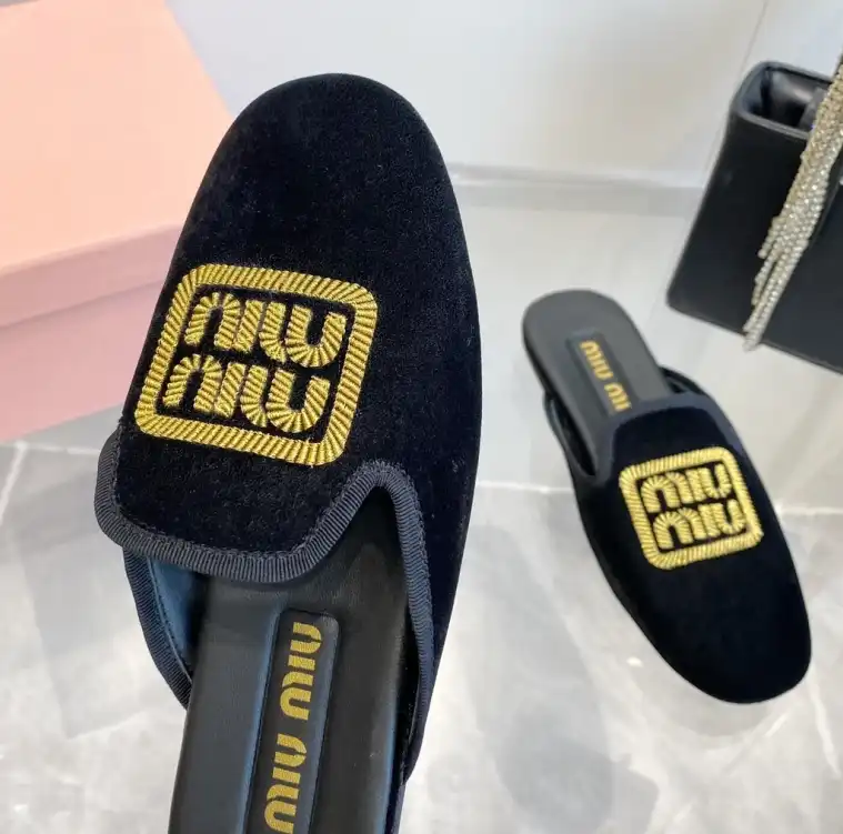 hype Miu Miu flat shoes