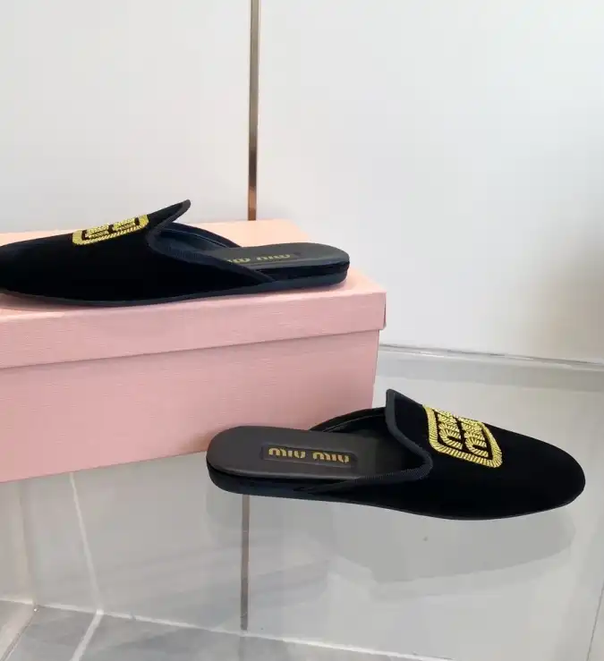 hype Miu Miu flat shoes