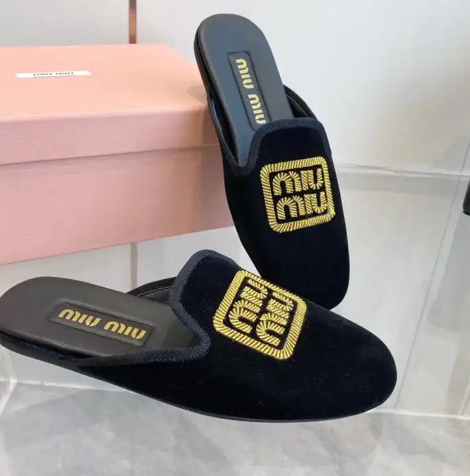 hype Miu Miu flat shoes