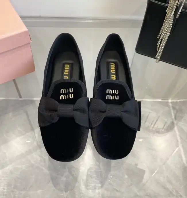 hype Miu Miu flat shoes