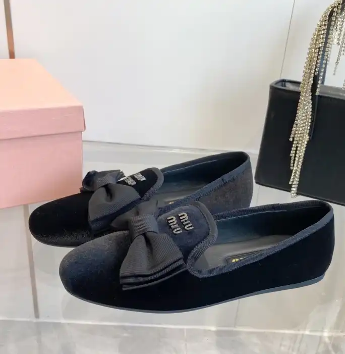 hype Miu Miu flat shoes