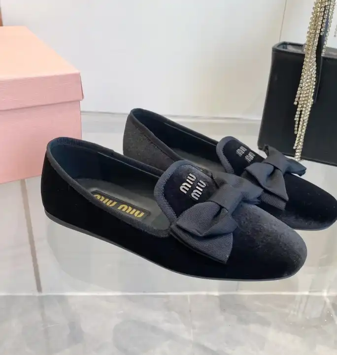 hype Miu Miu flat shoes