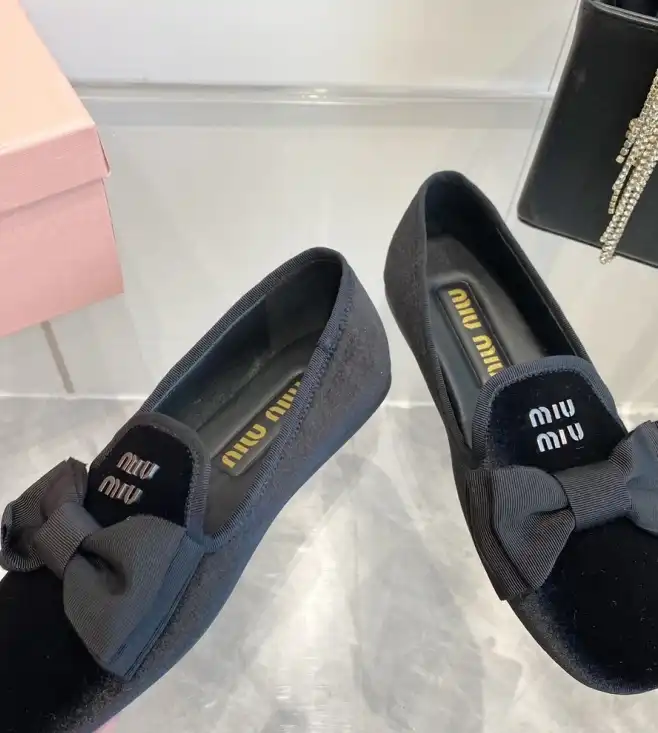 hype Miu Miu flat shoes