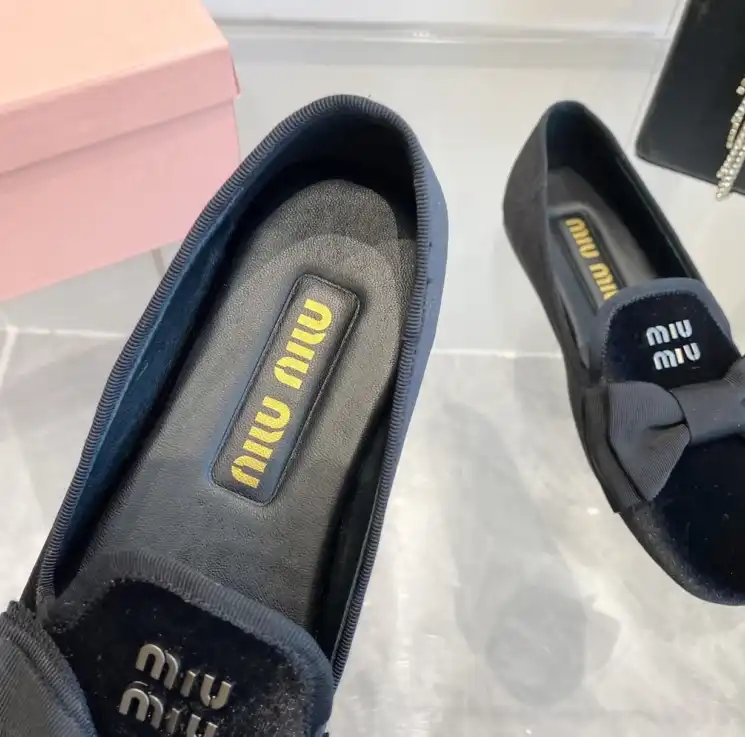 hype Miu Miu flat shoes