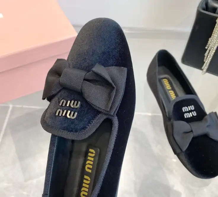 hype Miu Miu flat shoes