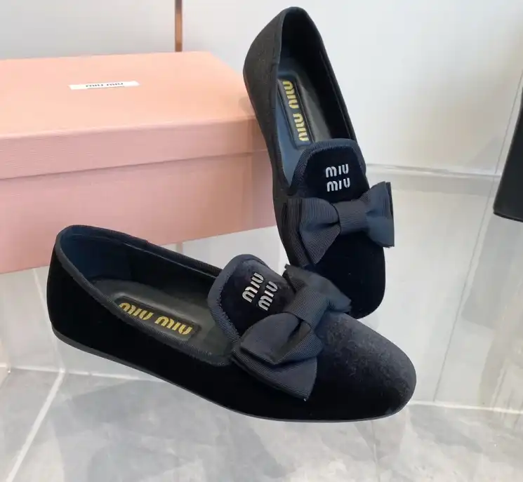 hype Miu Miu flat shoes