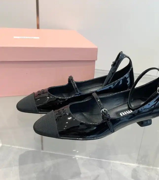 hype Miu Miu flat shoes