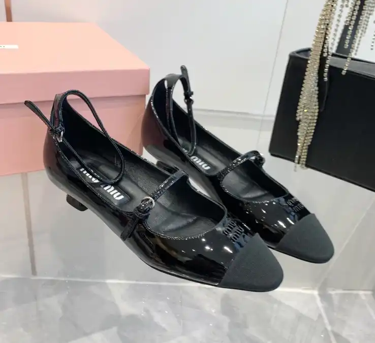 hype Miu Miu flat shoes