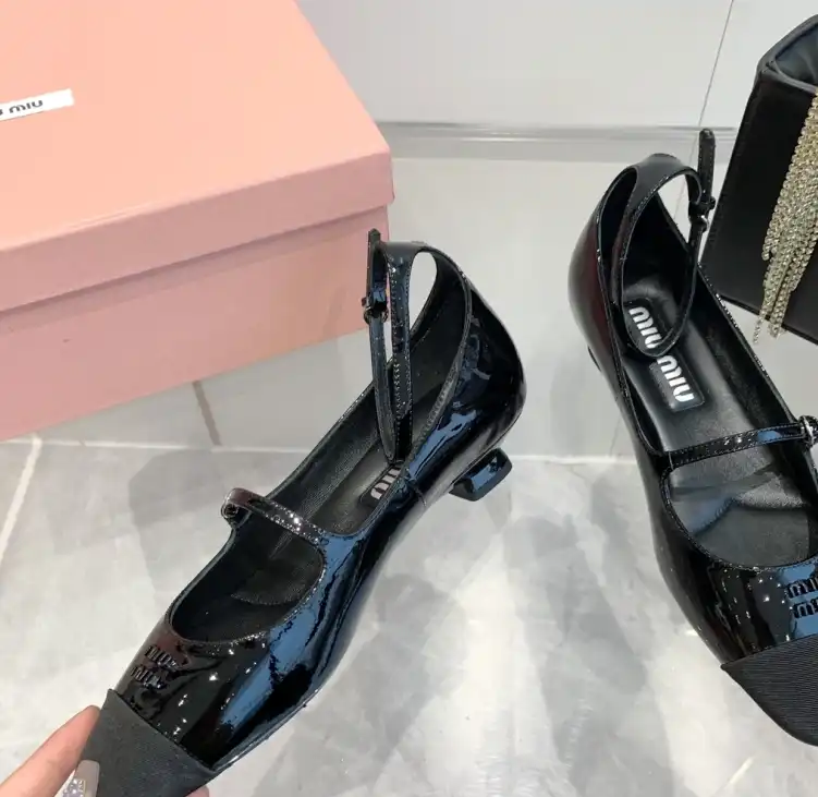 hype Miu Miu flat shoes