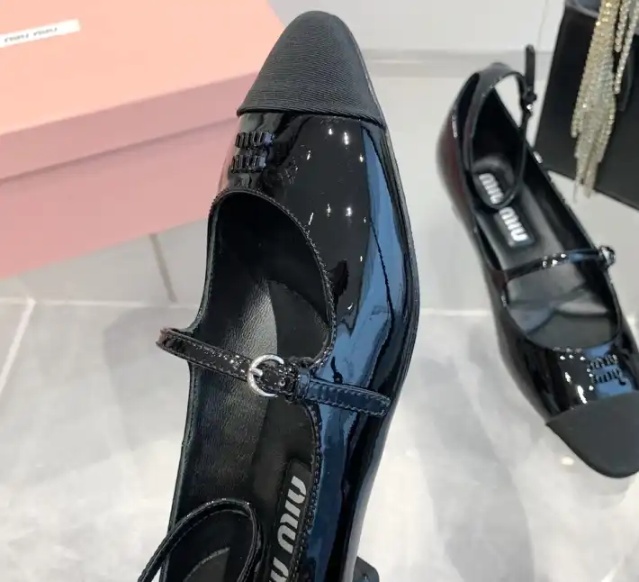 hype Miu Miu flat shoes