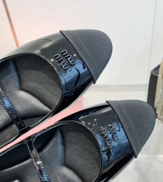 hype Miu Miu flat shoes