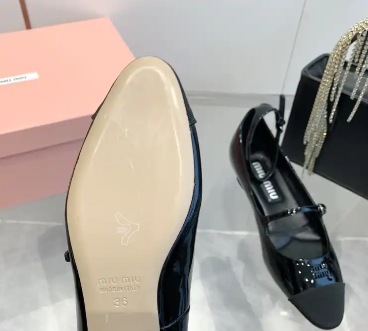 hype Miu Miu flat shoes