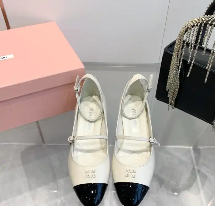 hype Miu Miu flat shoes