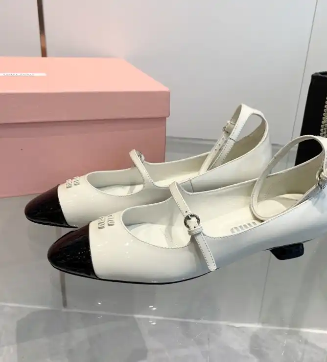 hype Miu Miu flat shoes