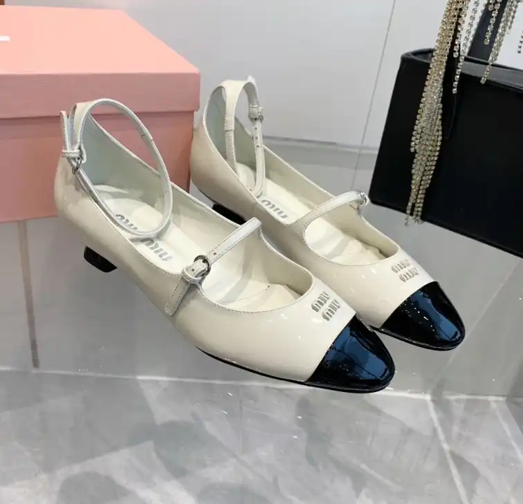 hype Miu Miu flat shoes