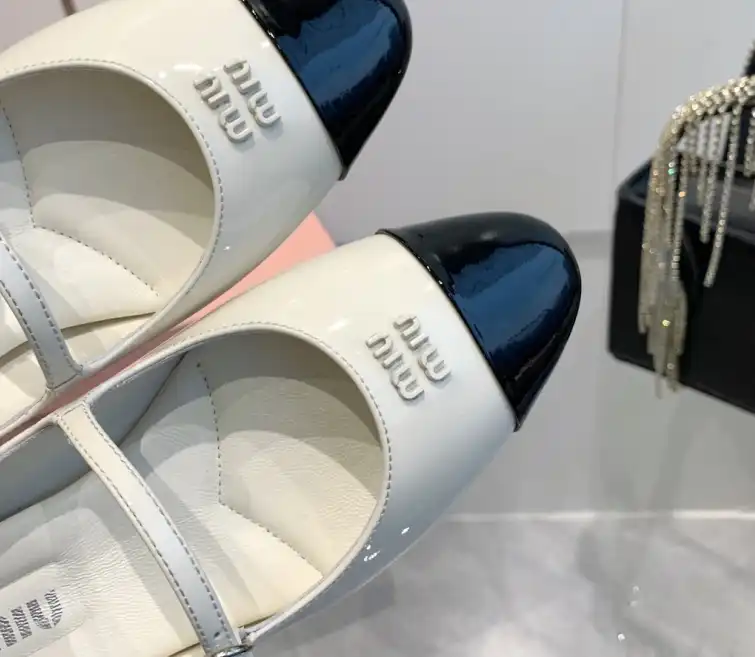 hype Miu Miu flat shoes