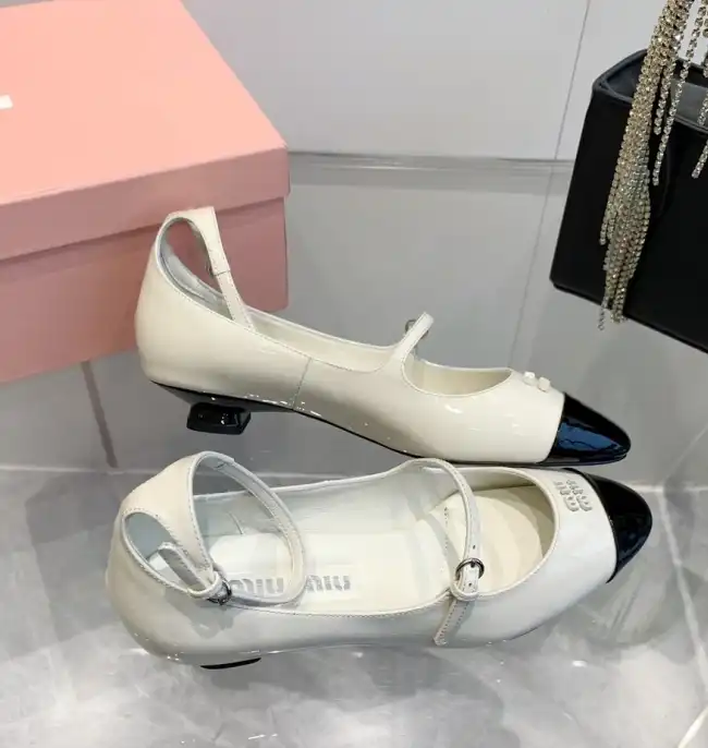 hype Miu Miu flat shoes