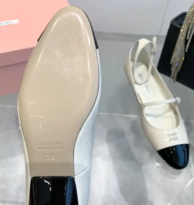 hype Miu Miu flat shoes