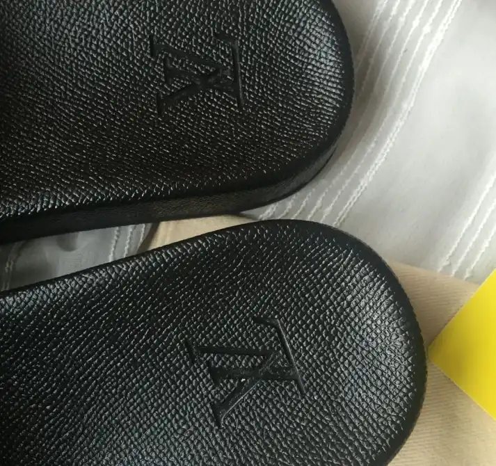 hype LV Slippers