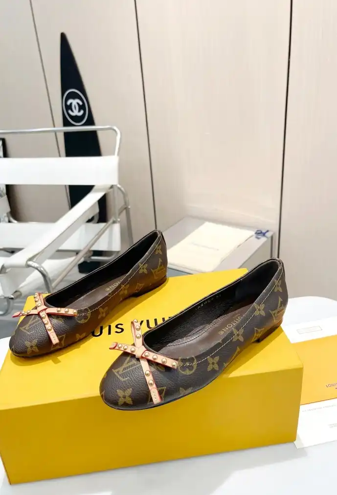 hype LV flat shoes