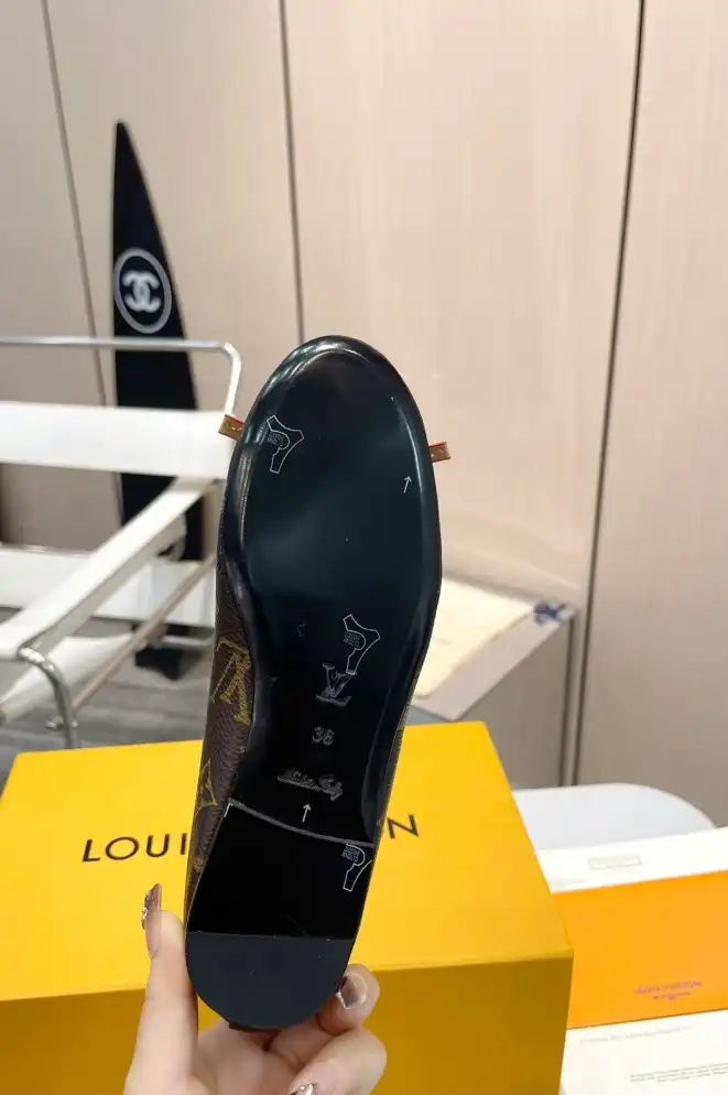 hype LV flat shoes