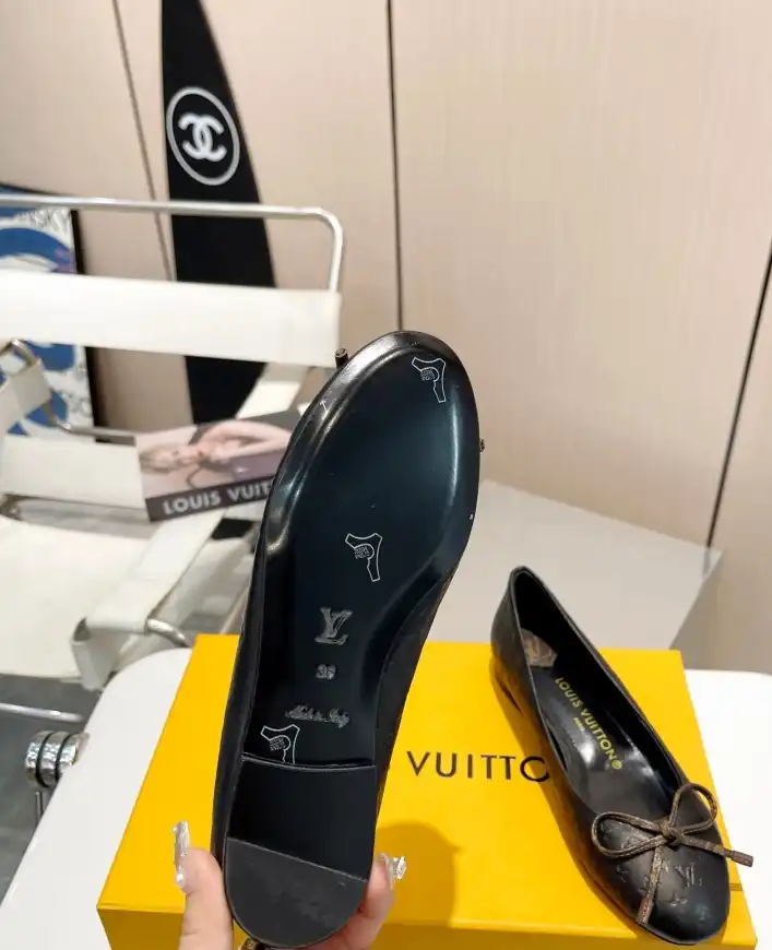 hype LV flat shoes