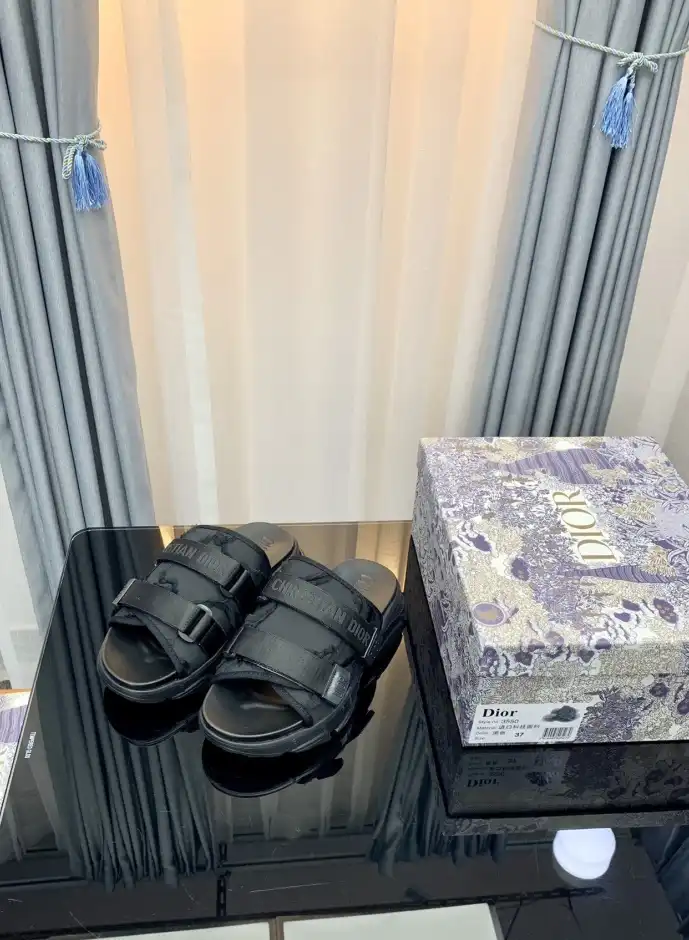 hype Christian Dior Slippers