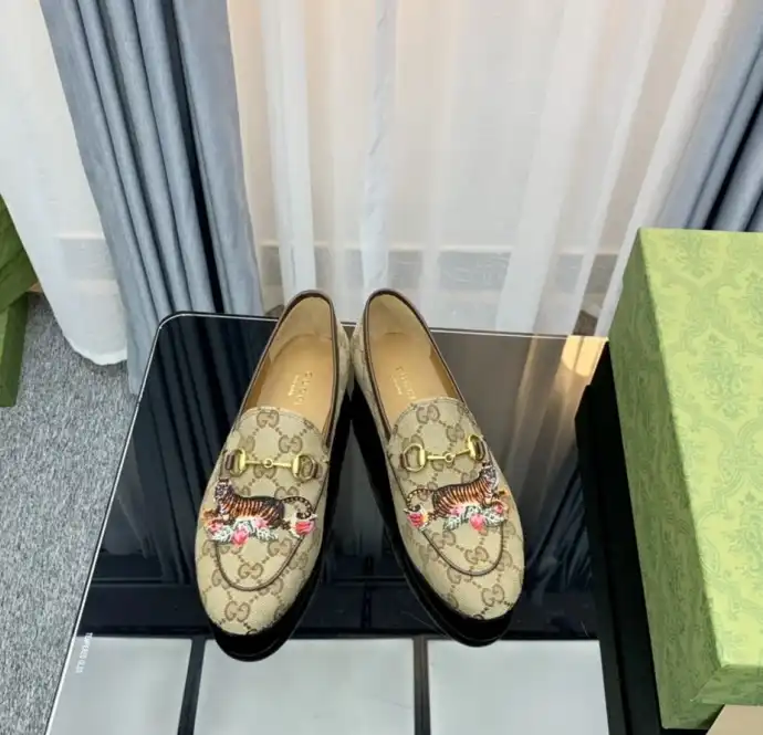 hype Gucci Flat Shoes