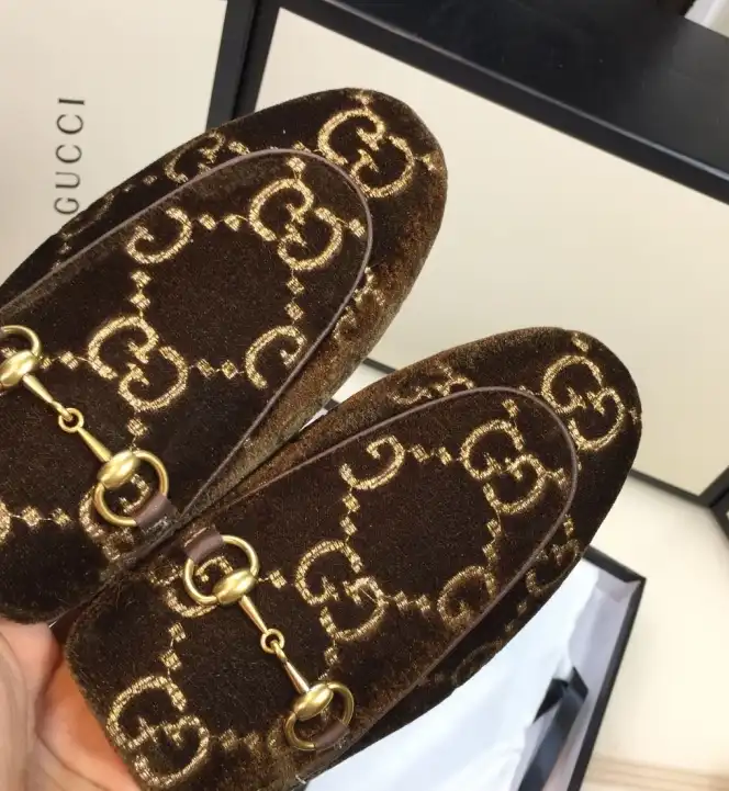 hype Gucci Slippers